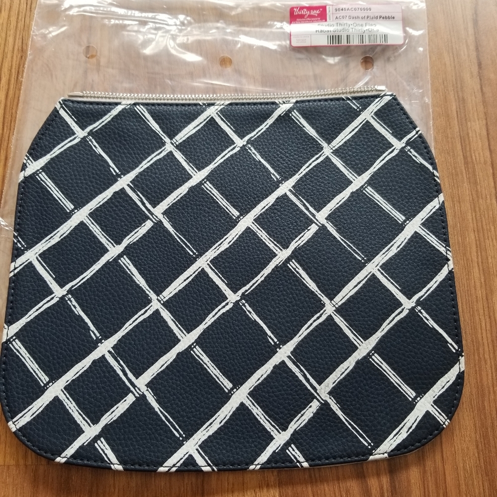 Studio thirty-one flap